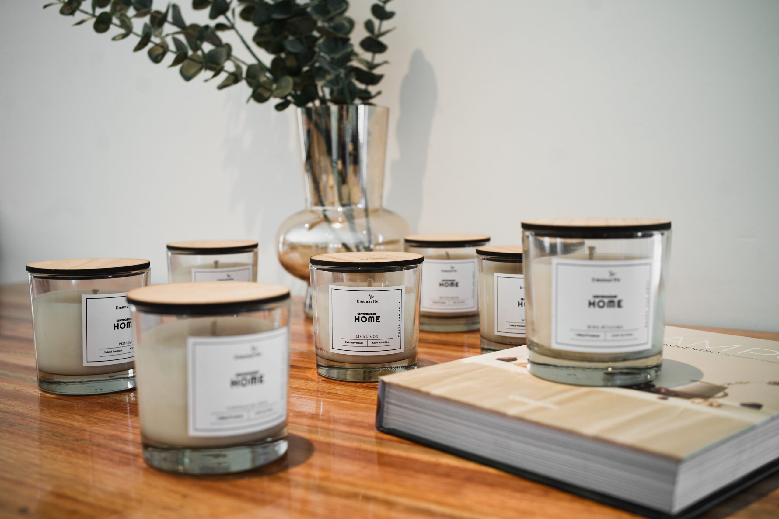 Vela Redonda Con Tapa De Madera Wanama - Aromas Home - Imagen 2