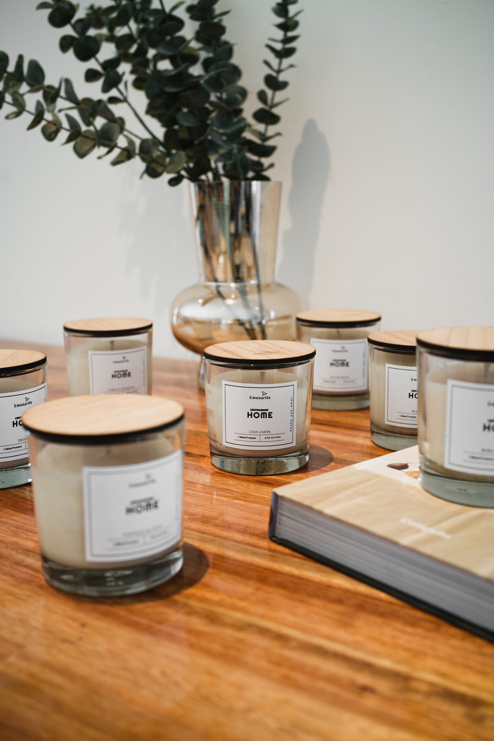 Vela Redonda Con Tapa De Madera Wanama - Aromas Home - Imagen 7